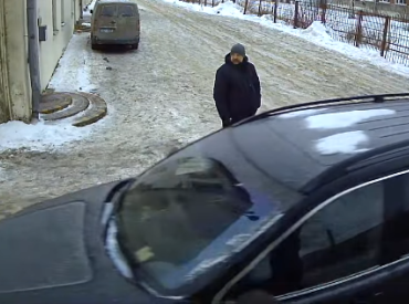 Лучше б явиться самому: полиция разыскивает человека (ВИДЕО)