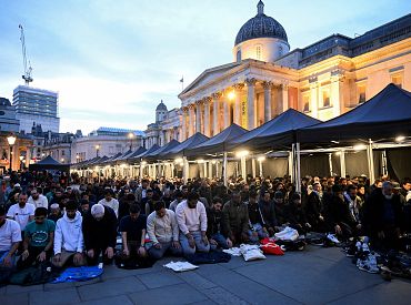 И никаких богохульных рисунков в школе! Британия начинает потихоньку жить по законам шариата