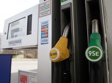 Saeima uz trīs mēnešiem samazina akcīzes nodokli dīzeļdegvielai