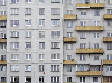 Выбросил с балкона: в Риге мужчина убил свою 76-летнюю мать