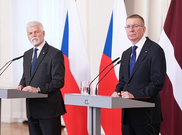 В чём цель? Пётр Павел требует прекратить войну с Ираном и начать переговоры. А Ринкевич?