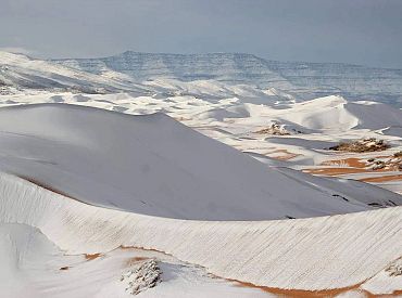 Сахара в шоке: в самой жаркой пустыне мира выпал снег