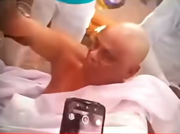 Встал в гробу на собственных похоронах — и устроил банкет! 74-летний мужчина шокировал деревню