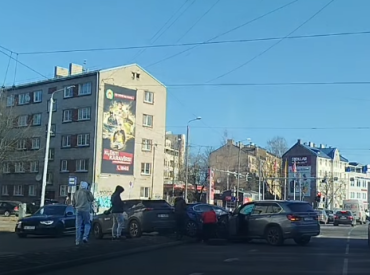 Пятница, 13-е: на Чака столкнулись 3 машины (ВИДЕО)