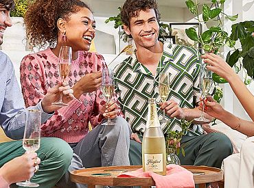 Менее формально, более искренне: что же на самом деле означает праздник 8 Марта?