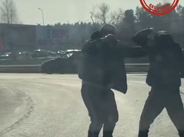 В Дрейлини два водителя не поделили дорогу и порадовали зрителей боями без правил