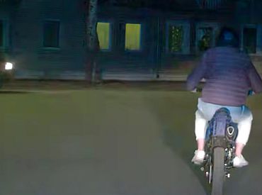 Погоня закончилась аварией: подросток на мотоцикле пытался скрыться от полиции (ВИДЕО)