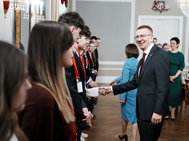 В Латвии проходит «День теней»: в этом году в нём приняли участие 22 000 школьников