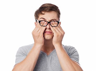 Весной растёт число жалоб на раздражение глаз: в чём причина