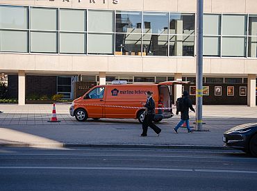 Хайп на негативе: взломанный бусик пекарни в центре Риги оказался пиар-акцией