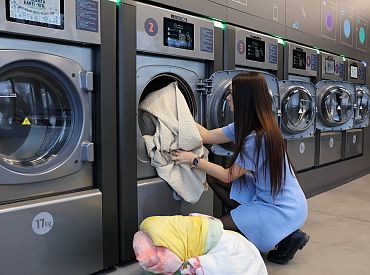 Pavasara tīrīšana un alerģijas: kāpēc tik svarīgi regulāri mazgāt segas un spilvenus