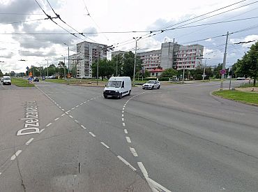 В Риге столкнулись машина и мотоцикл: полиция ищет свидетелей