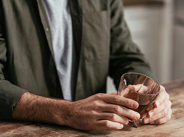 Как бросить пить? Что помогает вылечиться от алкоголизма: психология, лекарства, кодировки