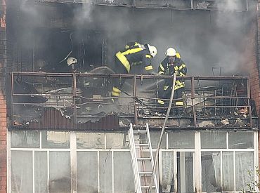 В Вентспилсе горел пятиэтажный дом; есть пострадавший (ФОТО, ВИДЕО)