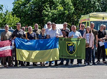 “Civinity Group” ziedo transportlīdzekļus Ukrainas atbalstam; viens no tiem jau nodots armijai