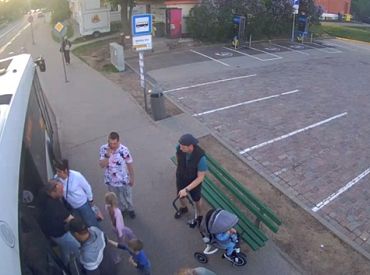 Инцидент в Вецмилгрависе: толчок на остановке привлек внимание полиции