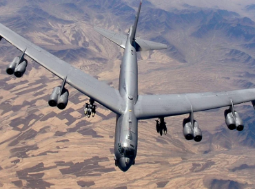 В Калифорнии рухнул бомбардировщик B-52: восемь погибших