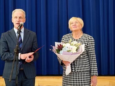 Ierēdne: Lai veicinātu bērnu latviešu valodas zināšanas, skolās jāveido latviska vide un jāstrādā ar vecākiem