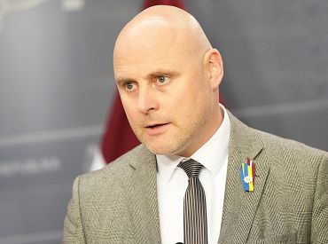 Premjers uz 30 dienām aptur lielos IKT iepirkumus to izvērtēšanai