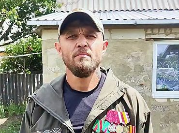 Военного, грозившего Путину мятежом, отправили под арест из-за экстремистской (или нацистской) символики