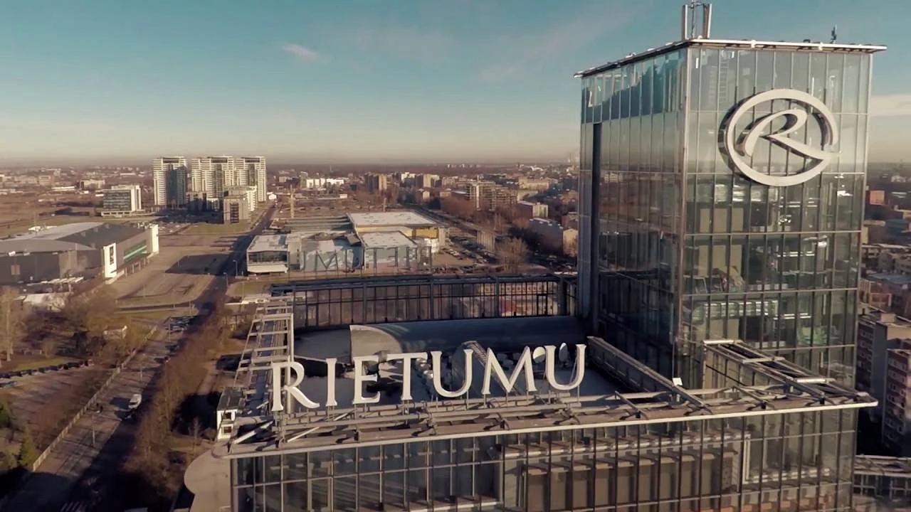Глава Rietumu Banka предложила полностью отменить подоходный налог