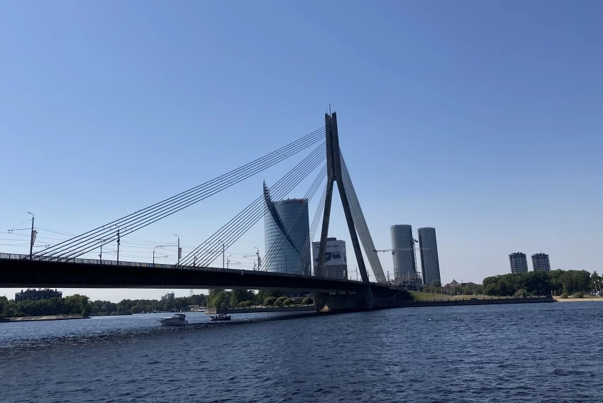 Вантовый мост закроют и Риге грозит транспортный хаос. Но есть безумная идея…