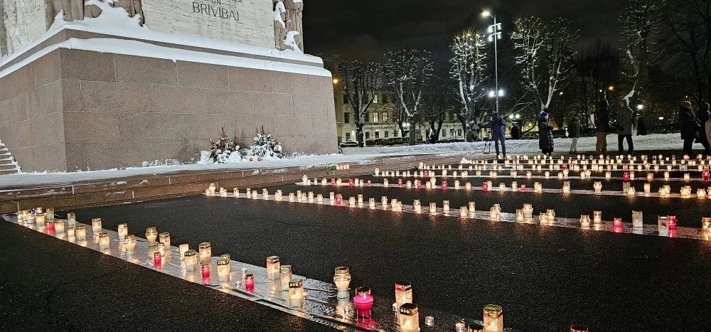 Сожгли храм вместе с находившимися в нём людьми: сегодня в Риге поминают жертв холокоста