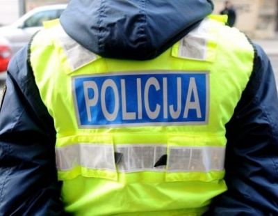 За мусор считают? Тут предлагают пойти поработать полицейским за 735 евро на руки — даже мы в шоке