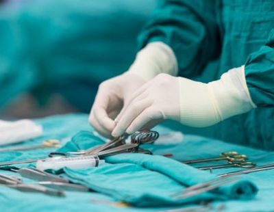 Austrumu slimnīcā kuņģa vēža pacientei veikta reta operācija, ļaujot saglabāt pilnvērtīgāku gremošanu