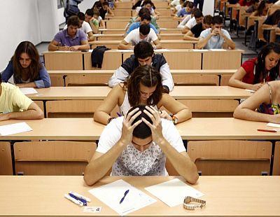 В школах уже начинаются экзамены: где получить помощь в подготовке?