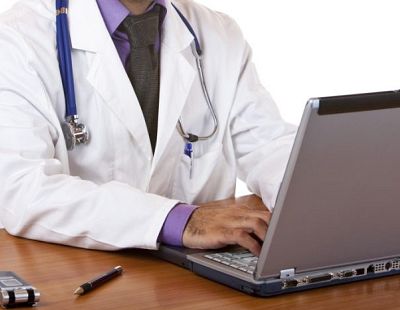 Врач сидит в кабинете, ни пациентов, ни очереди. Но попасть к нему на приём нельзя! Янис в шоке