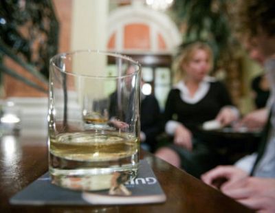 Звучит цинично: какие напитки под именем Латвии подают в одном из баров Рима