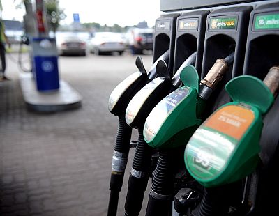 Латвийцы активно запасаются топливом: хватит на всех?