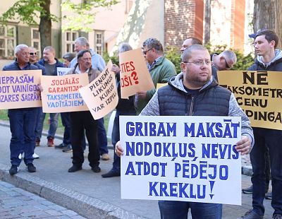 «Мы выйдем на улицы, если не будет нормальной скидки»: таксистам грозит массовое банкротство