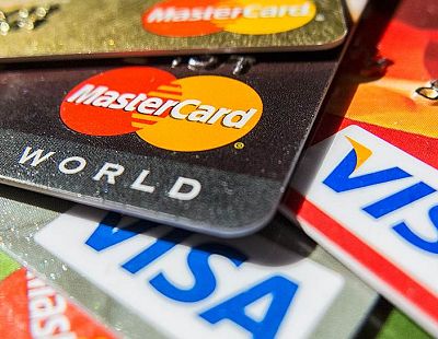 Правда ли, что популярные банковские карты Visa и Mastercard может отключить «один клик»?