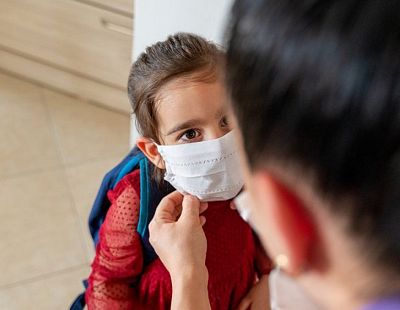 «Цикада» пришла за детьми. Что известно о новом варианте COVID-19?