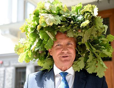 NA deputāts rosina likumā īpaši ierakstīt, ka pakalpojumu sniegšana notiek latviešu valodā