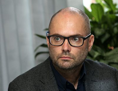 «Самодостаточного русского языка не должно быть!» Аболиньш — о скандале с театром Чехова