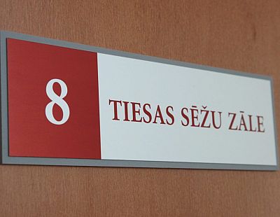 Суд начал рассматривать уголовное дело против матери в связи с гибелью ребёнка в Резекненском крае
