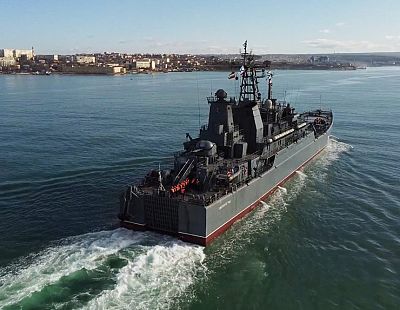 Куда направляется? В Балтийском море замечена личная яхта Путина с военным эскортом