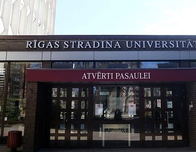 Бесплатная парковка: 30 минут у больниц и два часа у торговых центров. Какого черта?