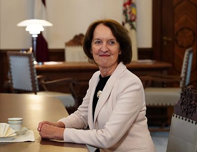 «Мы живём лучше, чем сто лет назад!» Кто это мы? Соцсети стыдят депутата Берзиню (ВИДЕО)