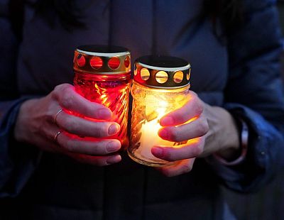 За каждого умершего по 200 евро: полицейских подозревают в сговоре с похоронными фирмами