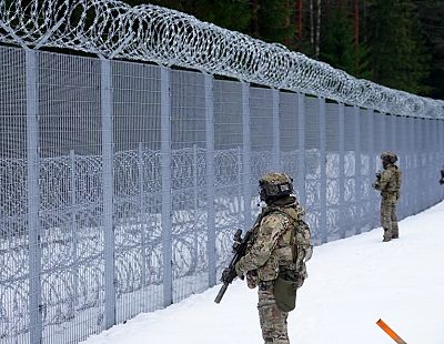 Nelegālo migrantu apsīkumu uz Latvijas — Baltkrievijas robežas saista ar laikapstākļiem