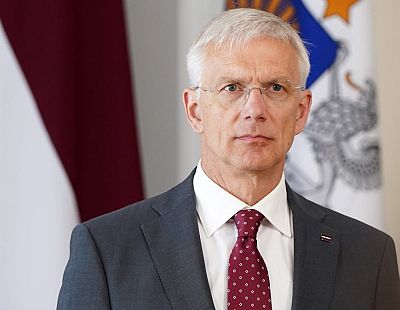 Kariņa meitas lidostas VIP zonas izmaksas vēlāk ieturētas no viņa un divu biroja darbinieku algām