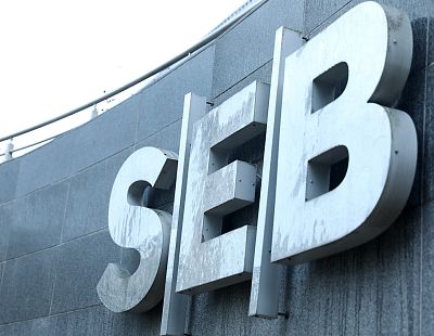 Закона еще нет, но банк SEB уже отказался от русского языка