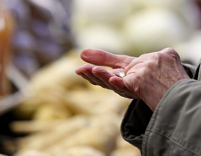 Латвия потребовала от России перечислить деньги: на выплату пенсий необходимо 3,5 миллиона евро