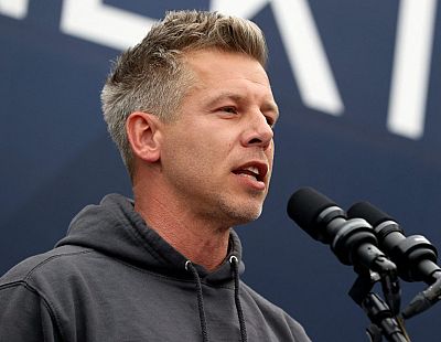 Принесенный ветром. Кто такой Петер Мадьяр, победивший Виктора Орбана