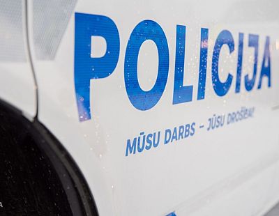Aizturēts ceļu satiksmes negadījumu Līvānos izraisījušais vīrietis, kurš vicinājās ar ierocim līdzīgu priekšmetu
