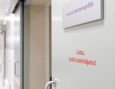 Ситуация ненормальная! Рижанка заявила, что маме отказали в жизненно важных лекарствах в больнице